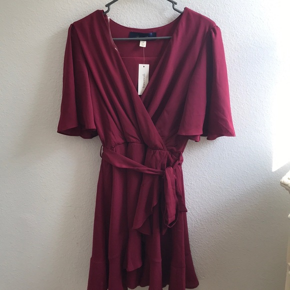 Francesca's Collections Dresses & Skirts - Francesca’s Burgundy Flowy Dress